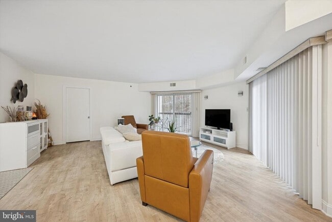 Photo - 1704 N Park Dr Unit A409