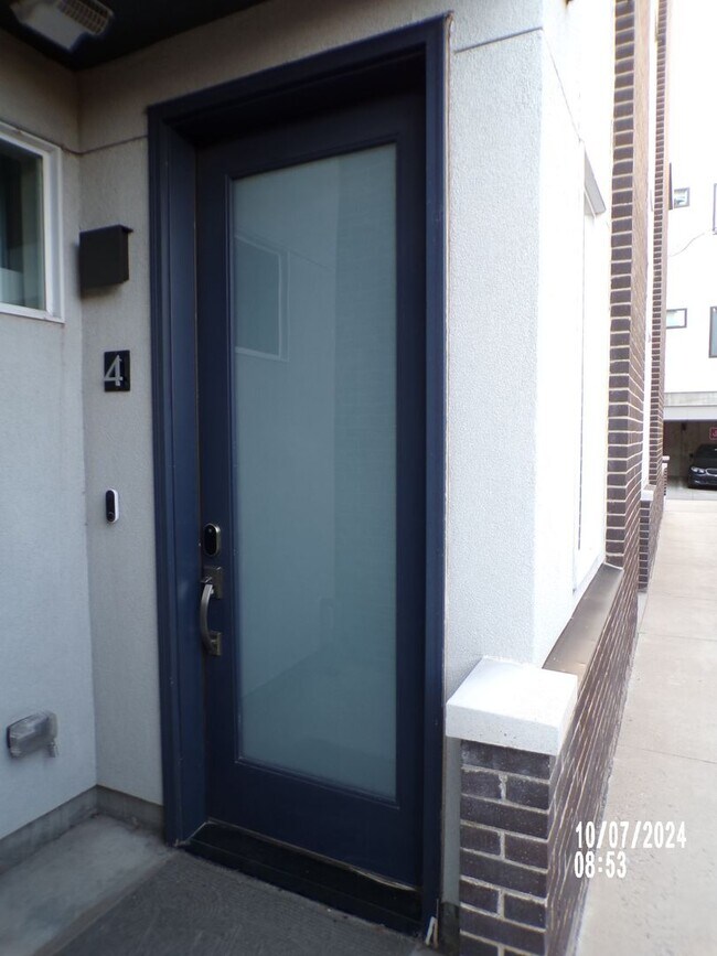 Trendy 1 Bed 3 Bath Townhome Near Empower Townhome Rental in