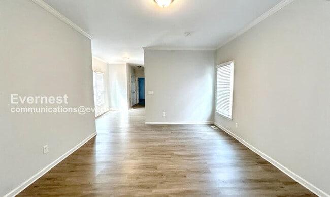 Photo - 679 Smith St SW