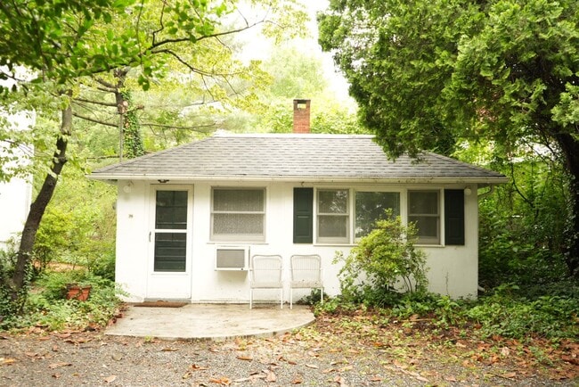 Building Photo - 107 Bollingwood Rd Unit Cottage