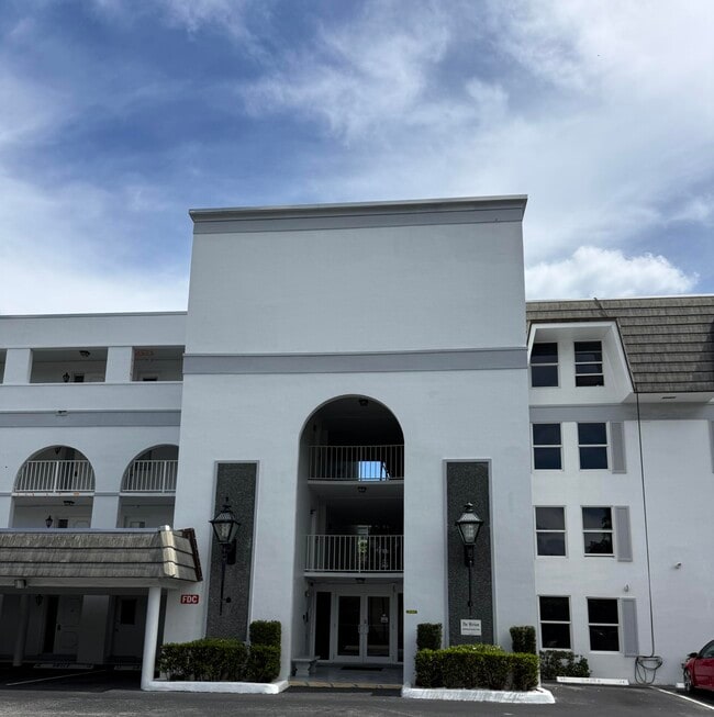 Building Photo - 200 W Camino Real Unit 408