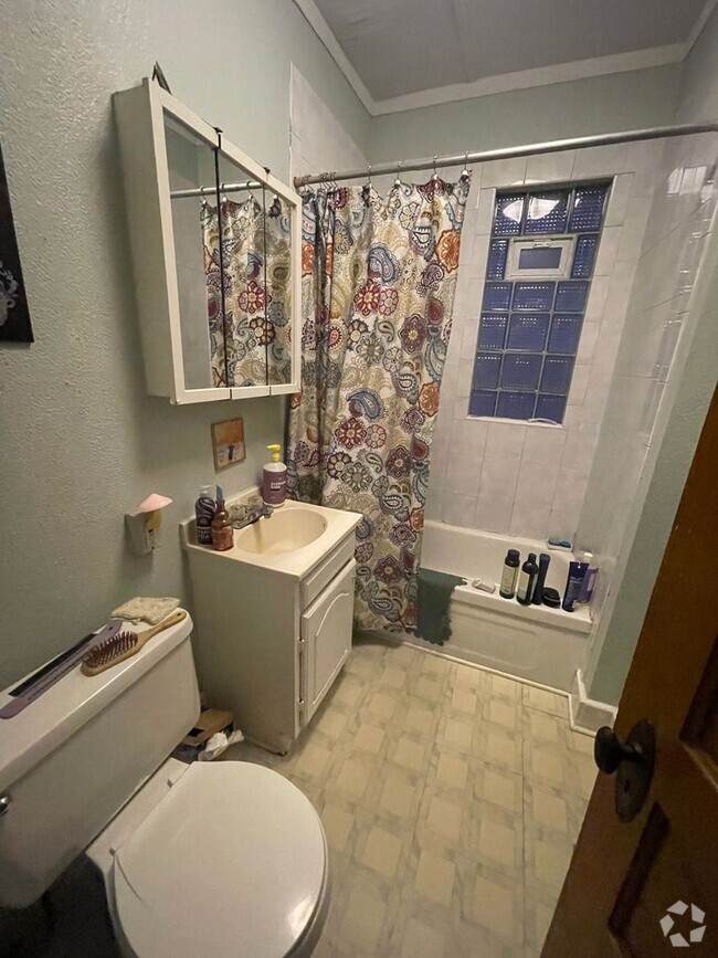 Building Photo - 2524 N Weil St Unit 2524 N Weil St Lower Rental
