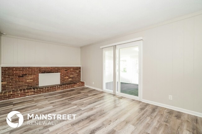 Photo - 2182 Balmoral Rd