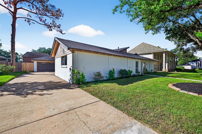 Photo - 3006 Golden Hills Ln