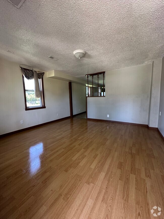 Building Photo - 1214 E 5th St Unit 1214 Rental