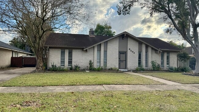 Building Photo - 9207 Portal Dr