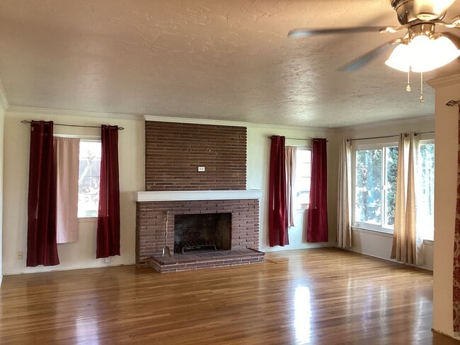 Photo - 313 W Robinson Ave