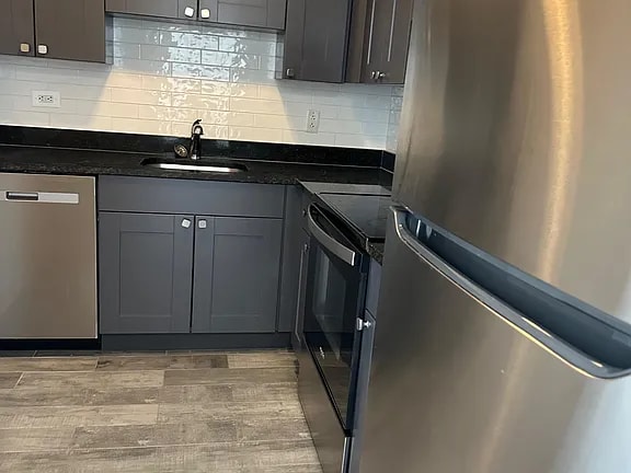 Building Photo - 672 W Sheridan Rd Unit A01C Rental