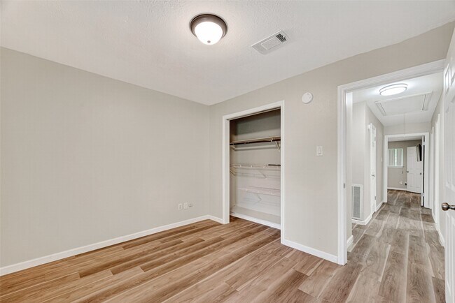 Photo - 25503 Foxbriar Ln