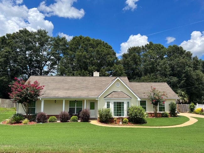 Building Photo - Availble NOW- 55 Roling Pines
