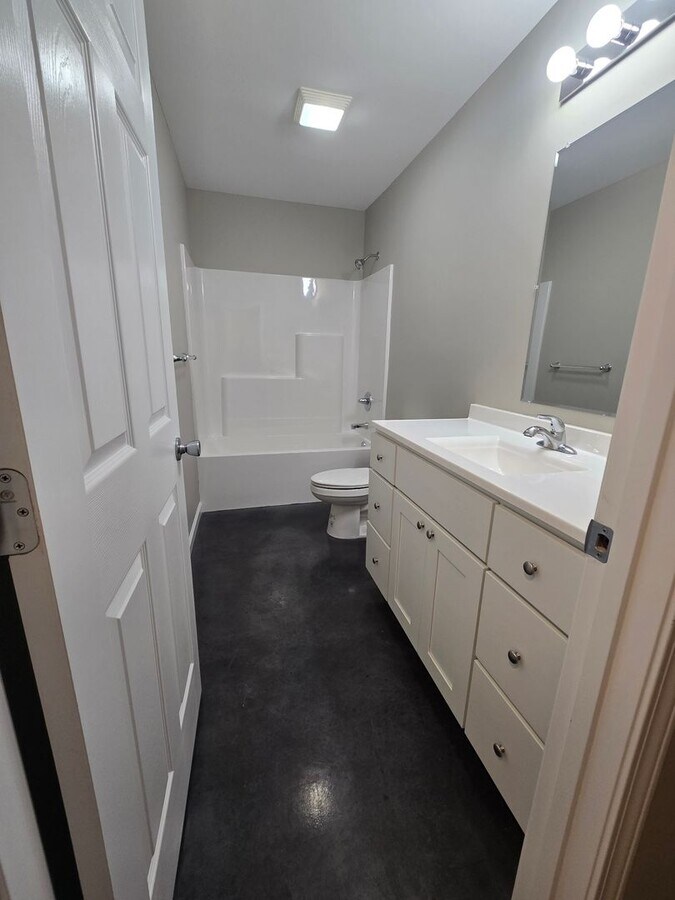 Photo - 3 bed, 1 bath Apartment