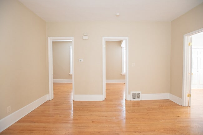 Photo - 2429 N Farwell Ave Unidad Lower