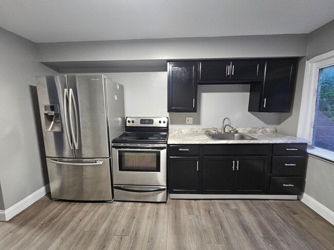 Small 2 bedroom 1 bath apartment for rent! - Small 2 bedroom 1 bath apartment for rent!