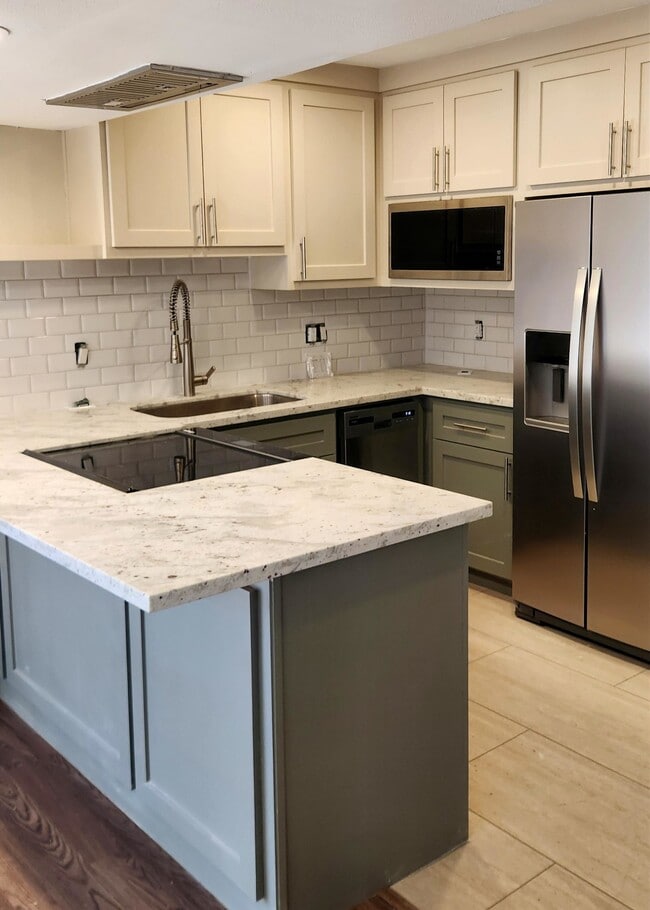 Building Photo - 909 Silber Rd Unit 27