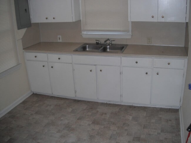 Photo - 198 Collins Dr