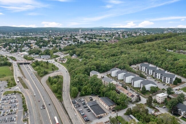 Building Photo - 11 Gibbs St Unit 40