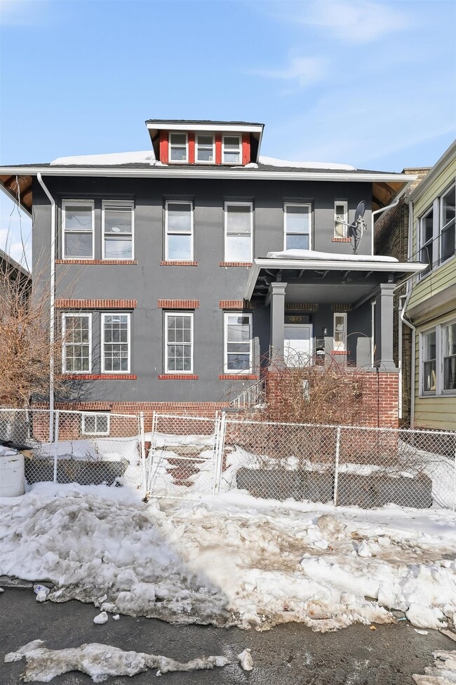 Building Photo - 40 Bayview Ave Unit 2