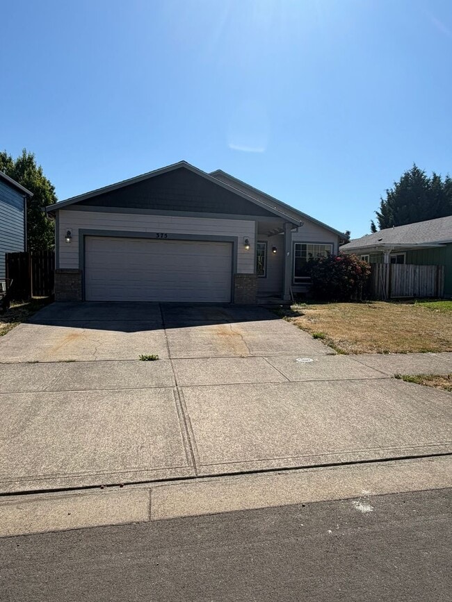 Photo - 4 Bedroom House near Timber Ridge school!