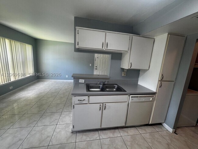 8793 NW 39th St Unidad 7 blgd