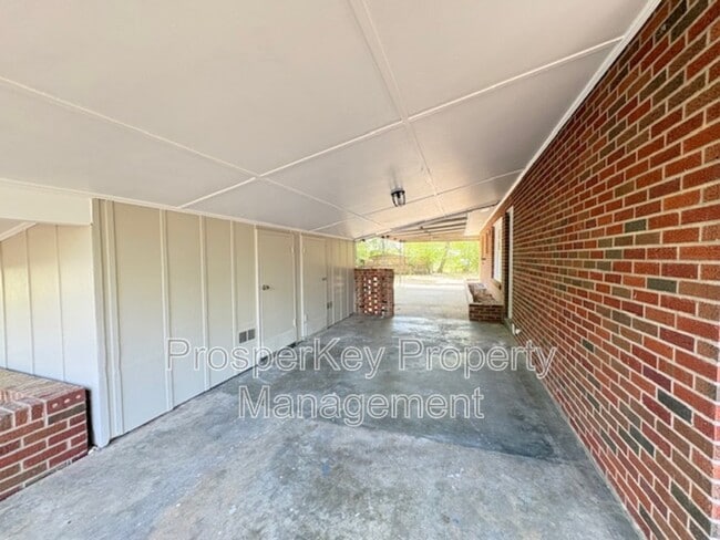 Photo - 2736 Chevy Chase Dr