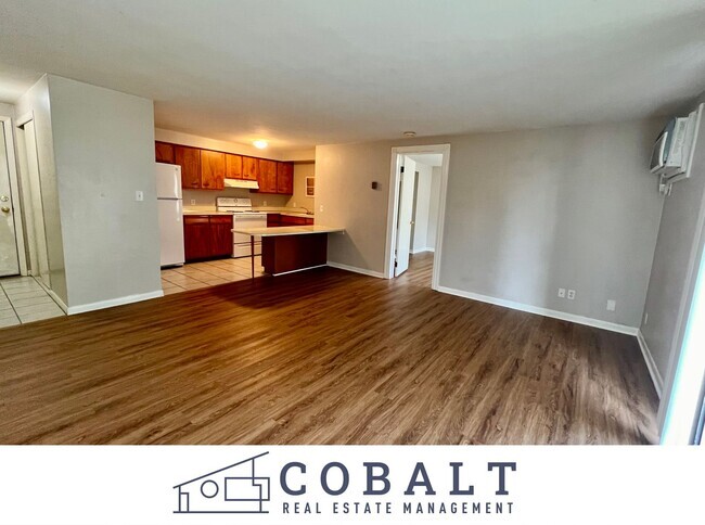 Building Photo - Spacious 1 Bed Apartment Right Across from...