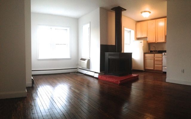 Studio main - 610 E Capitol St NE