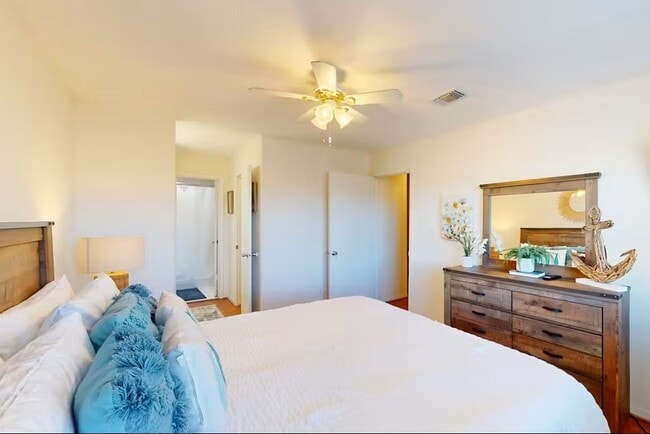 Photo - 3935 Knollcrest Dr