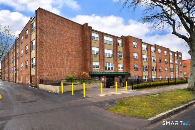 Building Photo - 194 Washington St