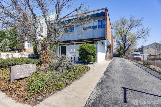 Building Photo - 167 N Main St Unit 169