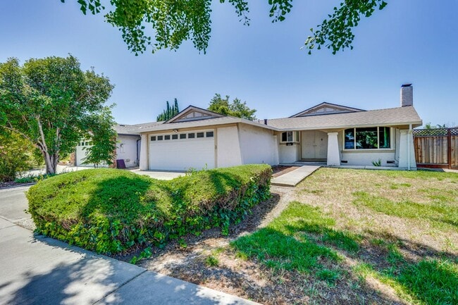Photo - Spacious 3 Bedroom 2 Bath Home with 2 Car Garage and Central Air Conditioning