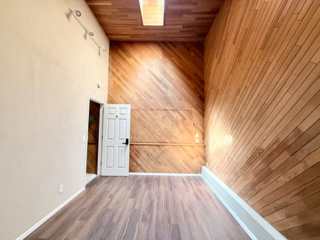 Photo - 301 W Mangrum Dr