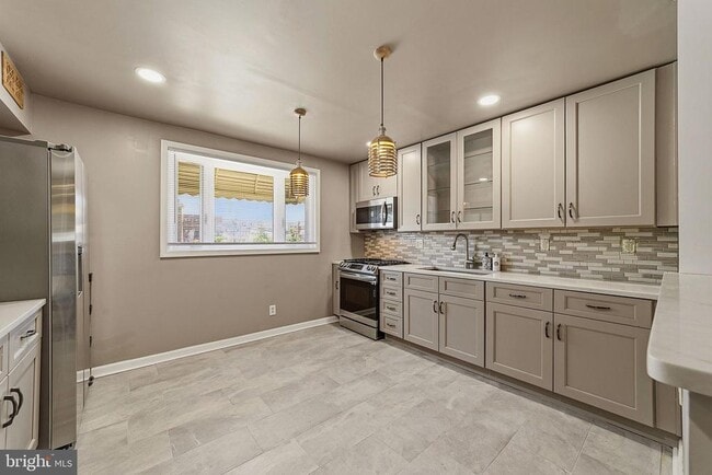Photo - 1135 W Thompson St