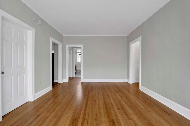 1239 W Greenleaf Ave