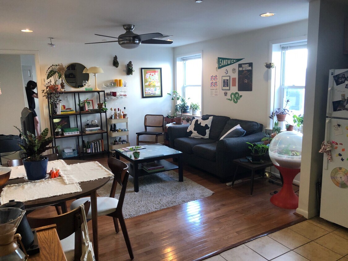 Living Room - 1513 Fairmount ave (Philadelphia, PA)