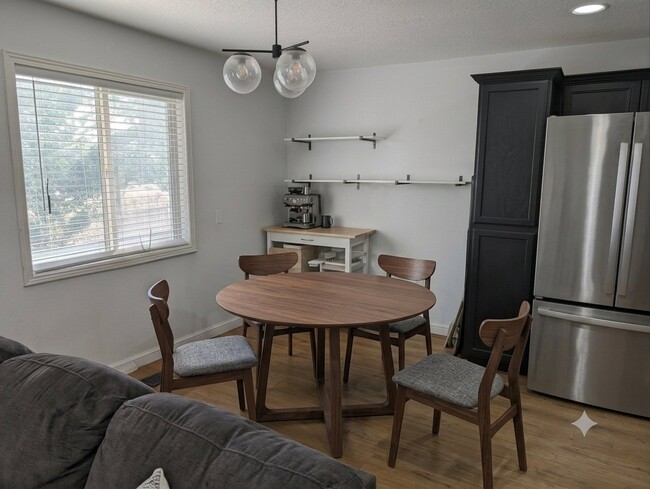 Photo - 1275 W Bridlewood Lp