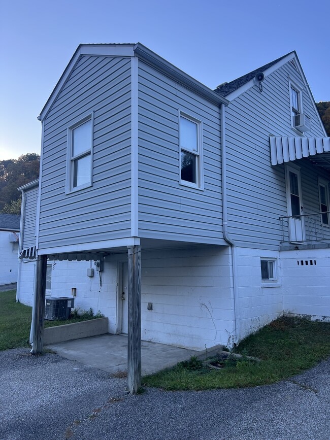 Photo - 754 Campbells Creek Dr