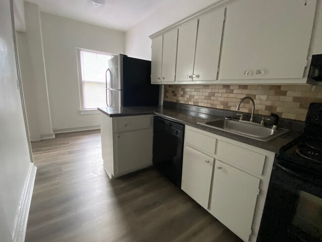 Kitchen - The LaSalle