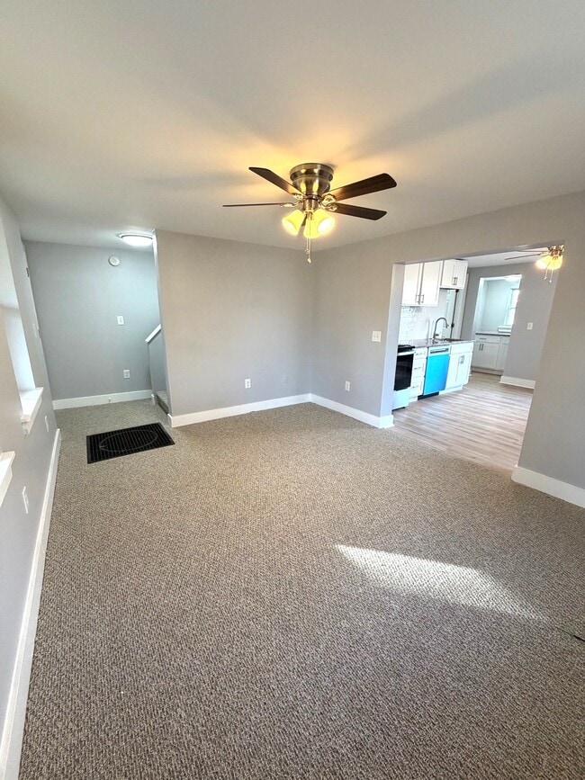 Photo - 331-339 Naubuc Ave