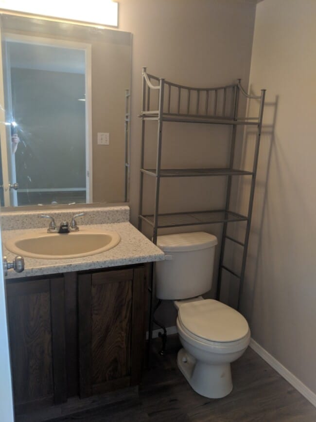 Photo - 3 Bed 1.5 Bath Unit in Edmonton, AB Unit 16443