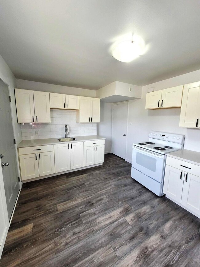 Building Photo - 3 bedroom in Kitimat BC V8C 1W2