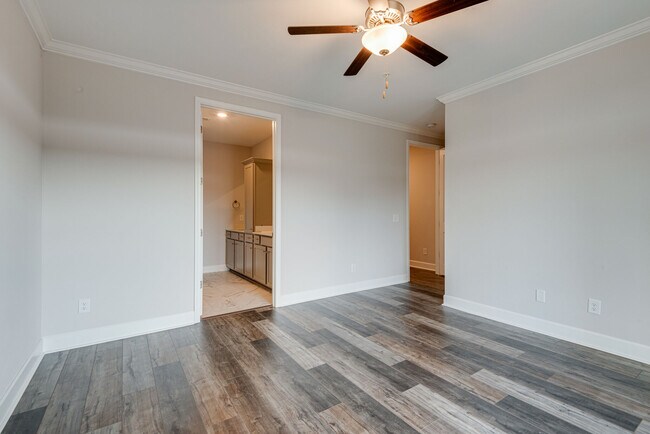 Photo - 413 Ronan Way