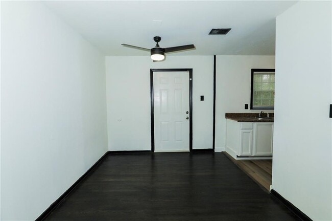 Photo - 836 Bolton Rd NW