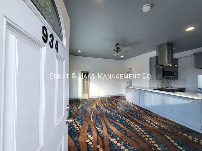 Building Photo - 934 E. Broadway-