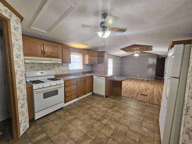 Building Photo - 442 Tulip Dr
