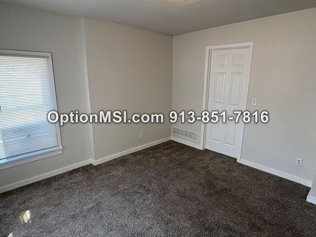 Photo - Freshly updated half-duplex