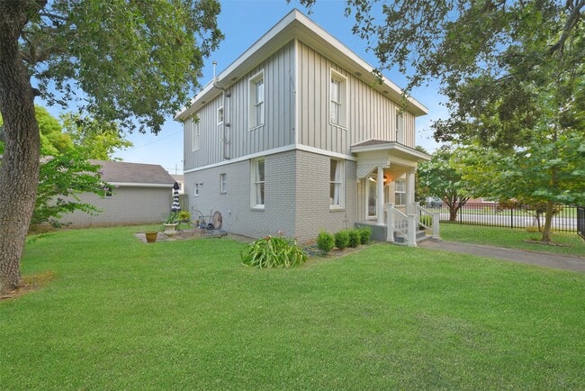 Photo - 3427 Avenue L