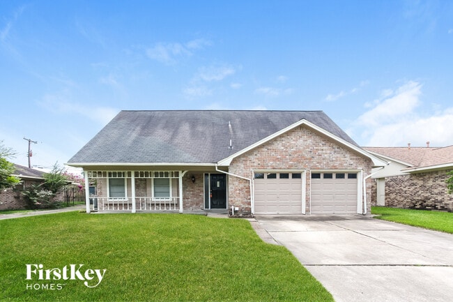 Building Photo - 2111 Savanna Ct N