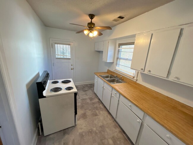 Photo - 1323 Victor Dr