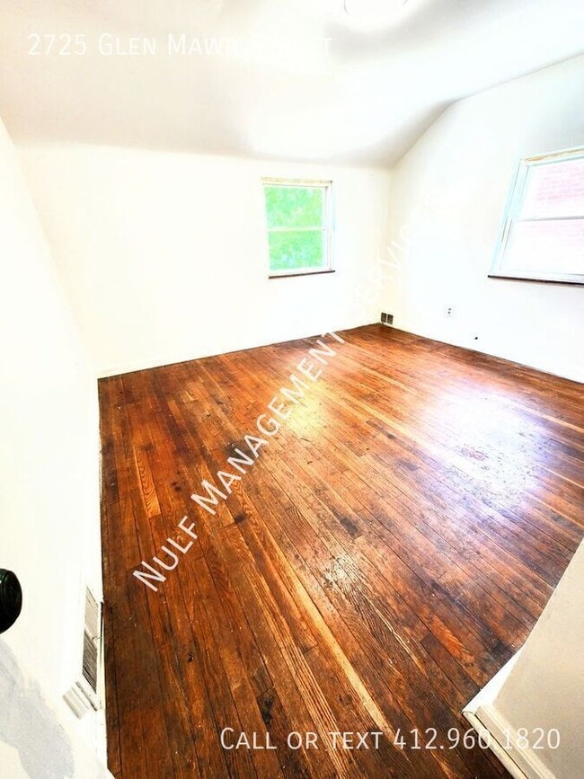 Photo - 2725 Glen Mawr St