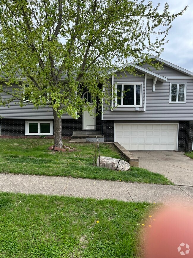 Building Photo - 9104 Summit Dr Rental